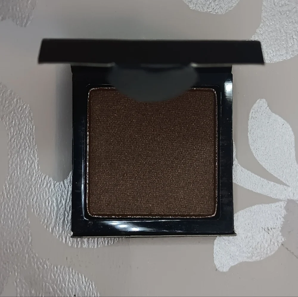 The Body Shop Down To Earth NIP Eye Shadow Single Refill Kilimanjaro Rock